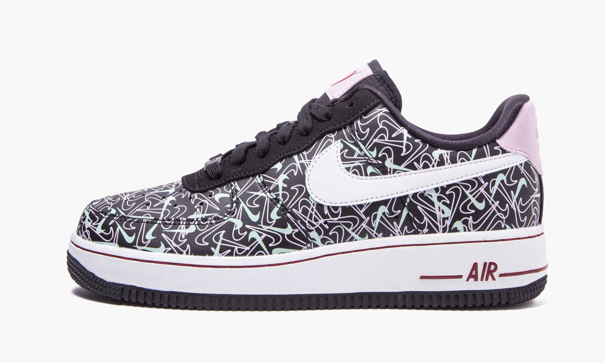 Air Force 1 Low WMNS "Valentines Day 2020" - Angle View 3