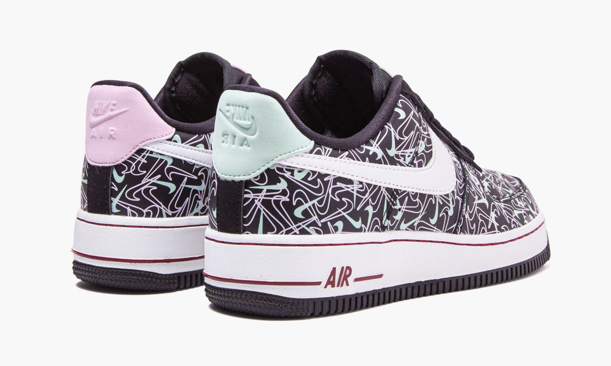 Air Force 1 Low WMNS "Valentines Day 2020" - Angle View 5