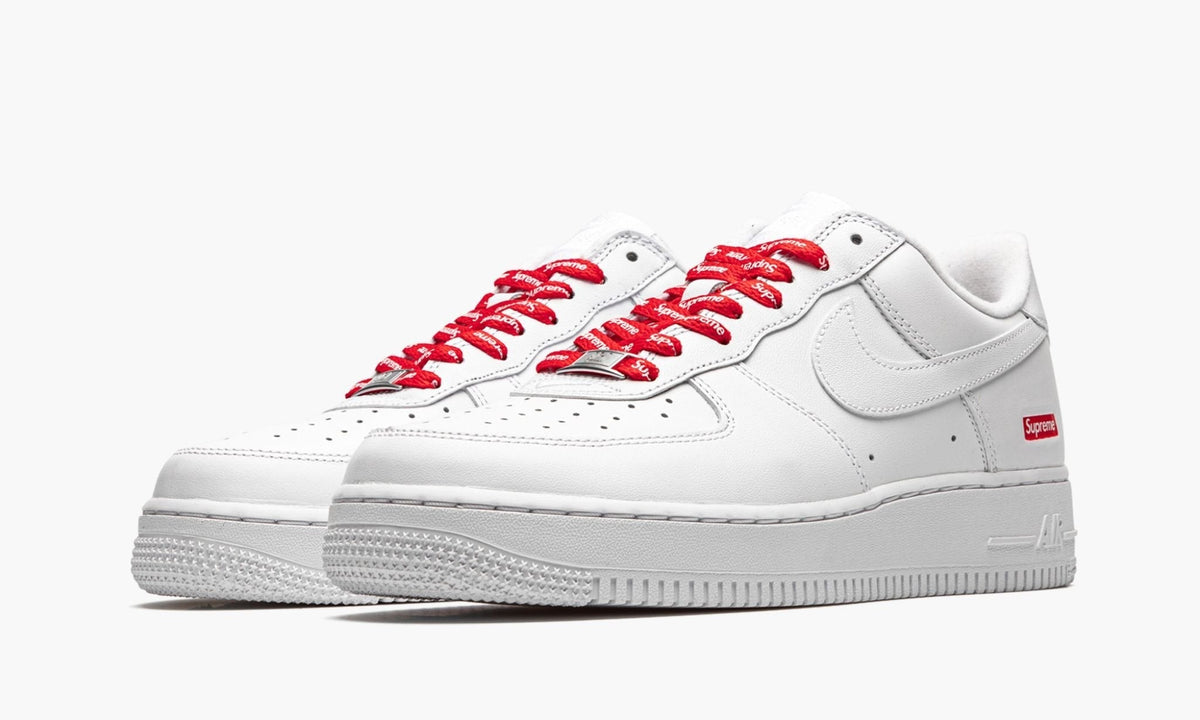 Air Force 1 Low "Supreme - Mini Box Logo White" - Angle View 3