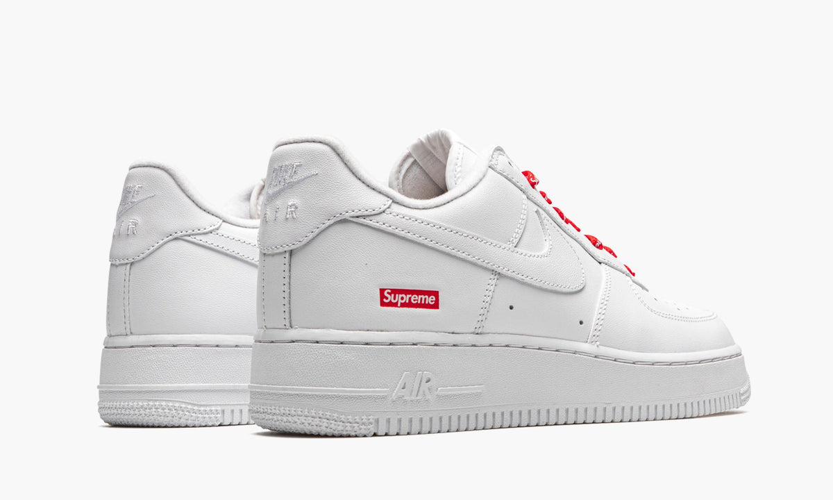 Air Force 1 Low "Supreme - Mini Box Logo White" - Angle View 4