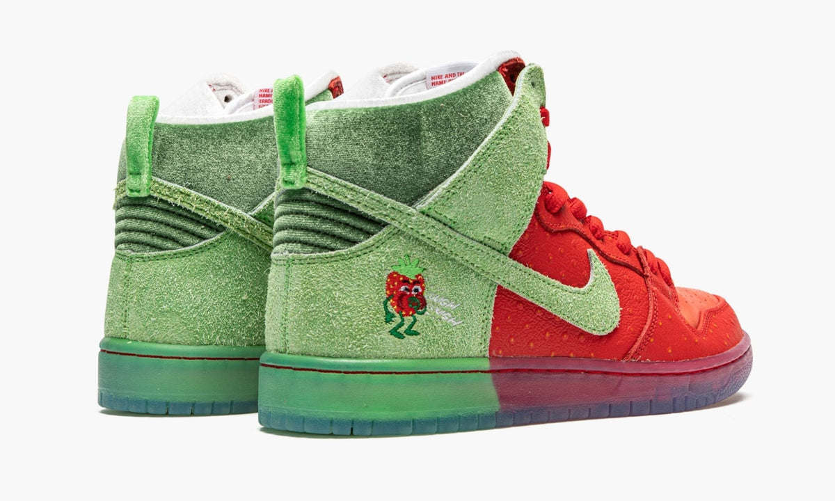 SB Dunk High "Strawberry Cough" - View 4