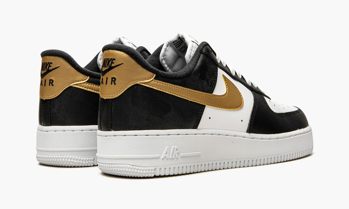 Air Force 1 Low "Black/White/Metallic Gold" - Angle View 4