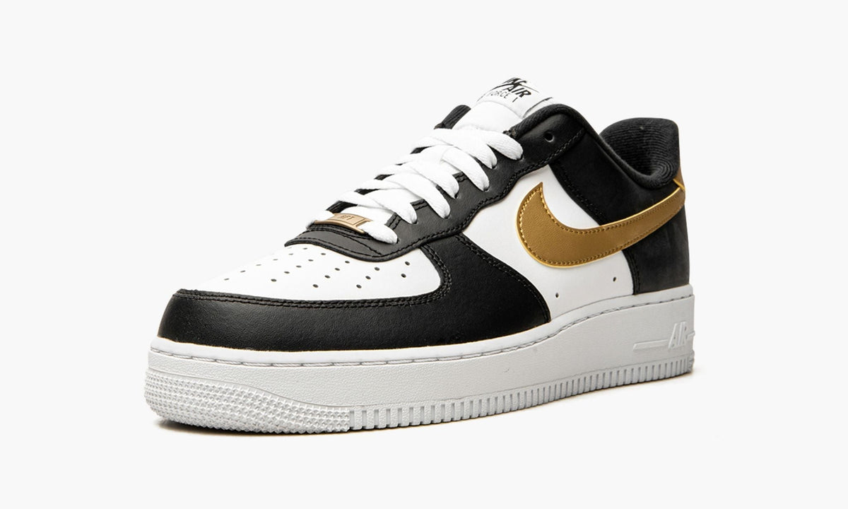 Air Force 1 Low "Black/White/Metallic Gold" - Angle View 5