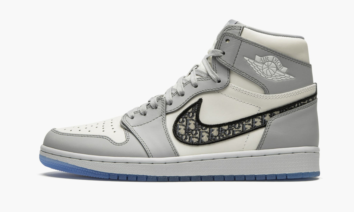 Dior x Air Jordan 1 High OG ‘White Wolf Grey’ - Angle View 2