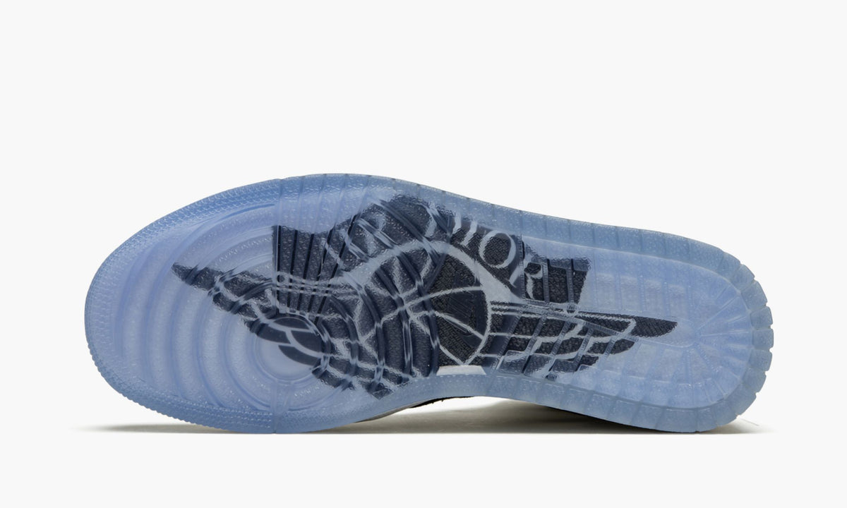 Dior x Air Jordan 1 High OG ‘White Wolf Grey’ - Angle View 6
