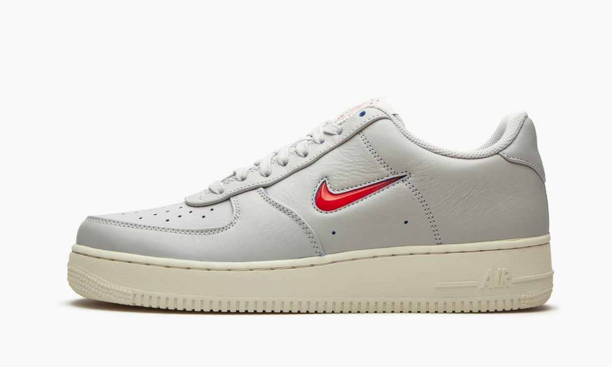 AIR FORCE 1 '07 PRM "Jewel - Home & Away - Grey" - Angle View 2