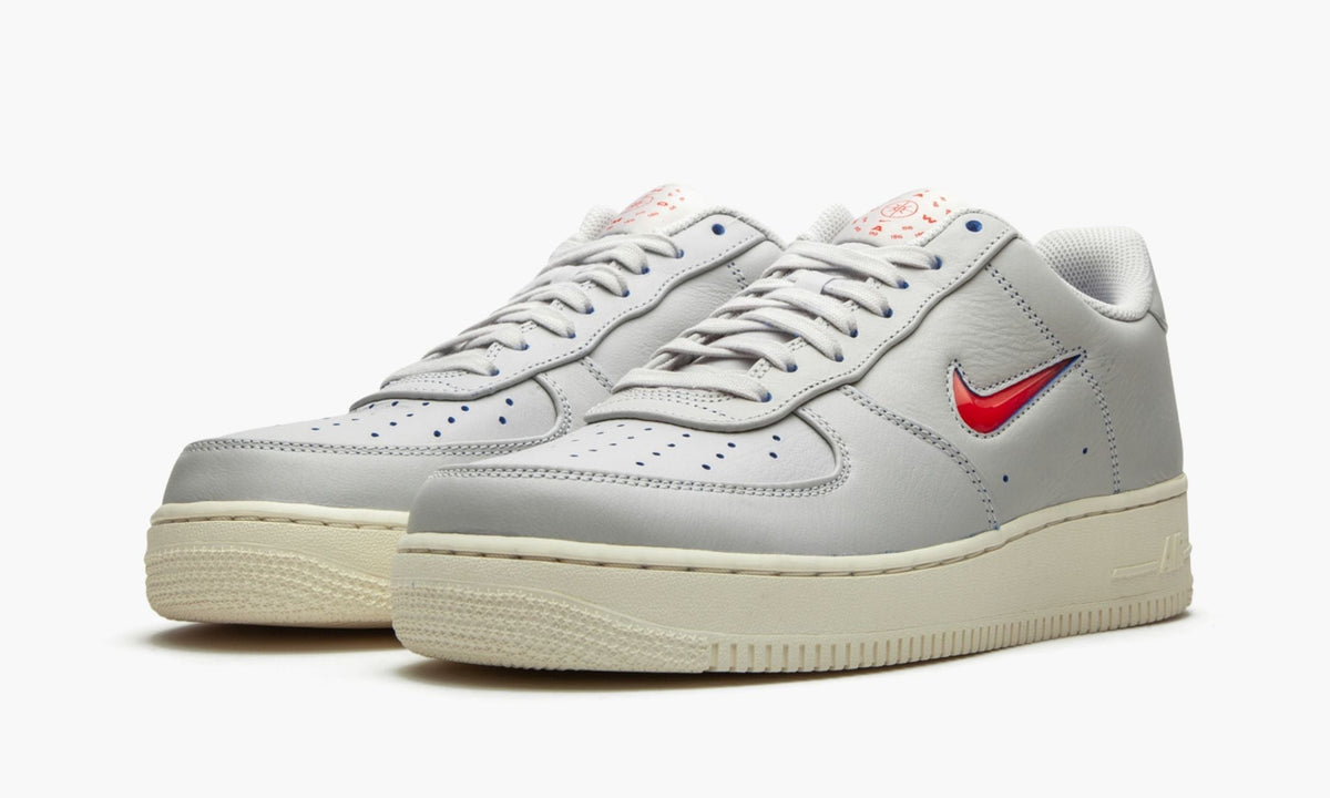 AIR FORCE 1 '07 PRM "Jewel - Home & Away - Grey" - Angle View 3