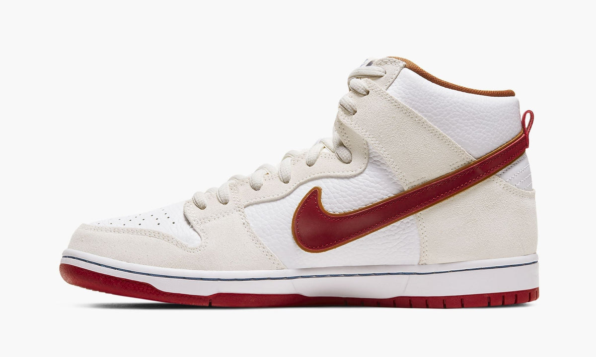 SB Dunk High "Team Crimson" - View 2