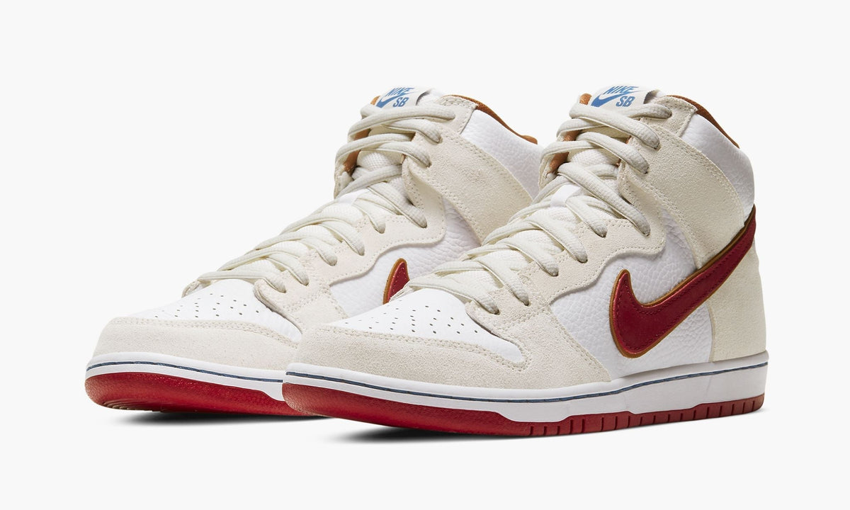 SB Dunk High "Team Crimson" - View 3