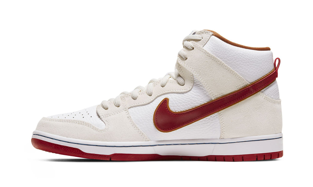 SB Dunk High "Team Crimson" - View 1