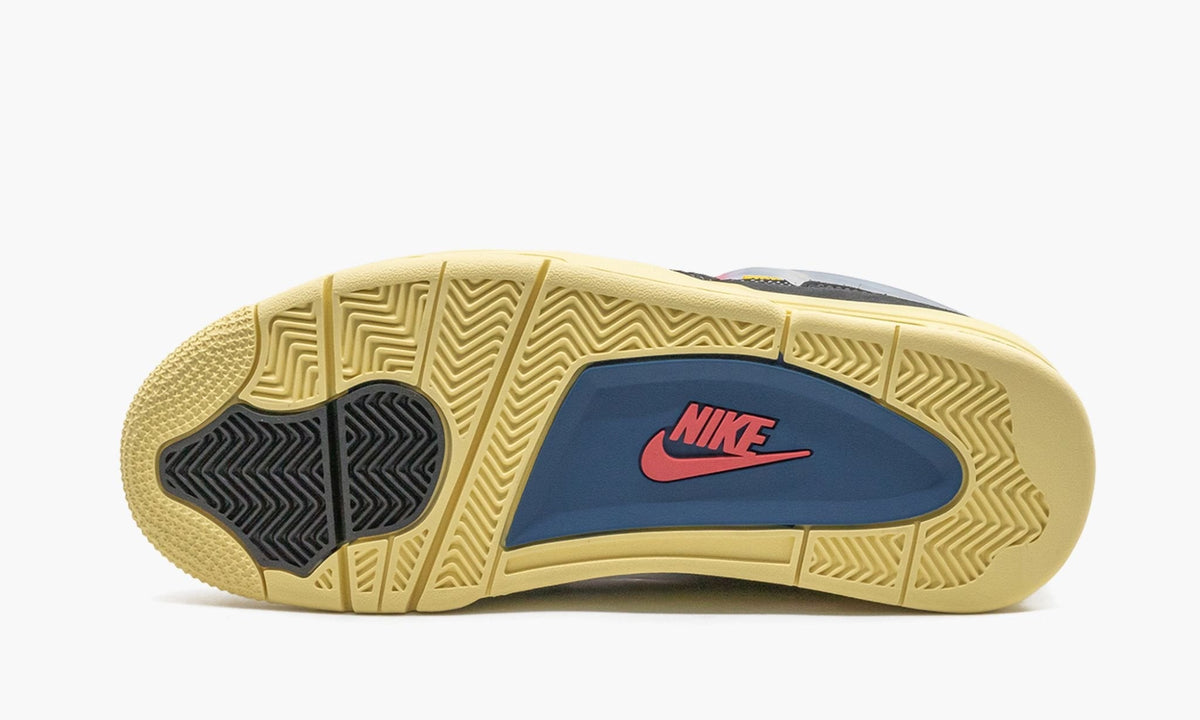 Air Jordan 4 Retro x Union LA ‘Off Noir’ - Angle View 6