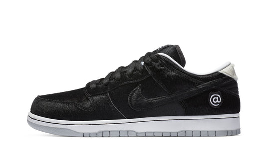 SB Dunk Low "Medicom Toy - BE@RBRICK" - View 1