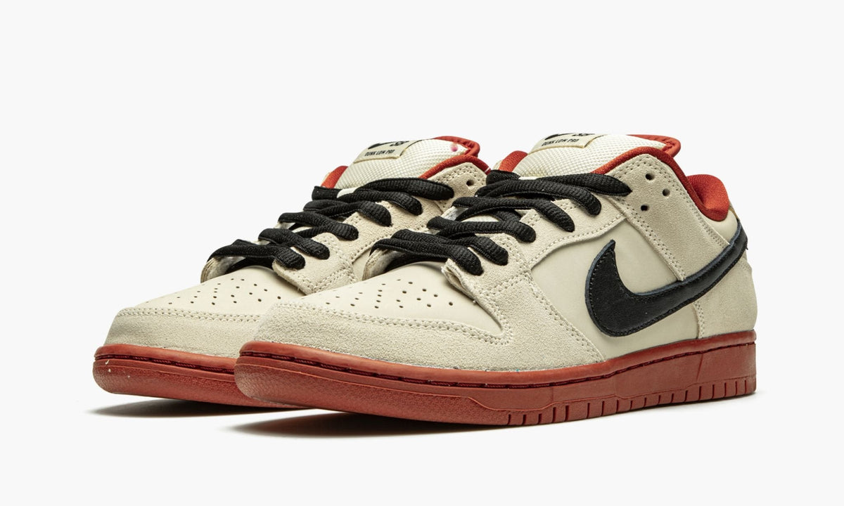 SB Dunk Low Pro "Hennessy" - View 3