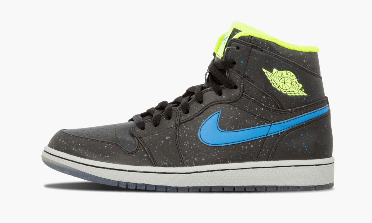 Air Jordan 1 Retro High BHM "Black History Month" - Angle View 2