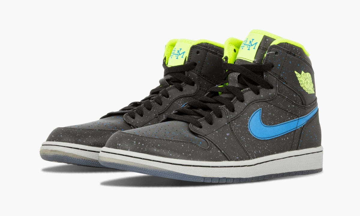 Air Jordan 1 Retro High BHM "Black History Month" - Angle View 3