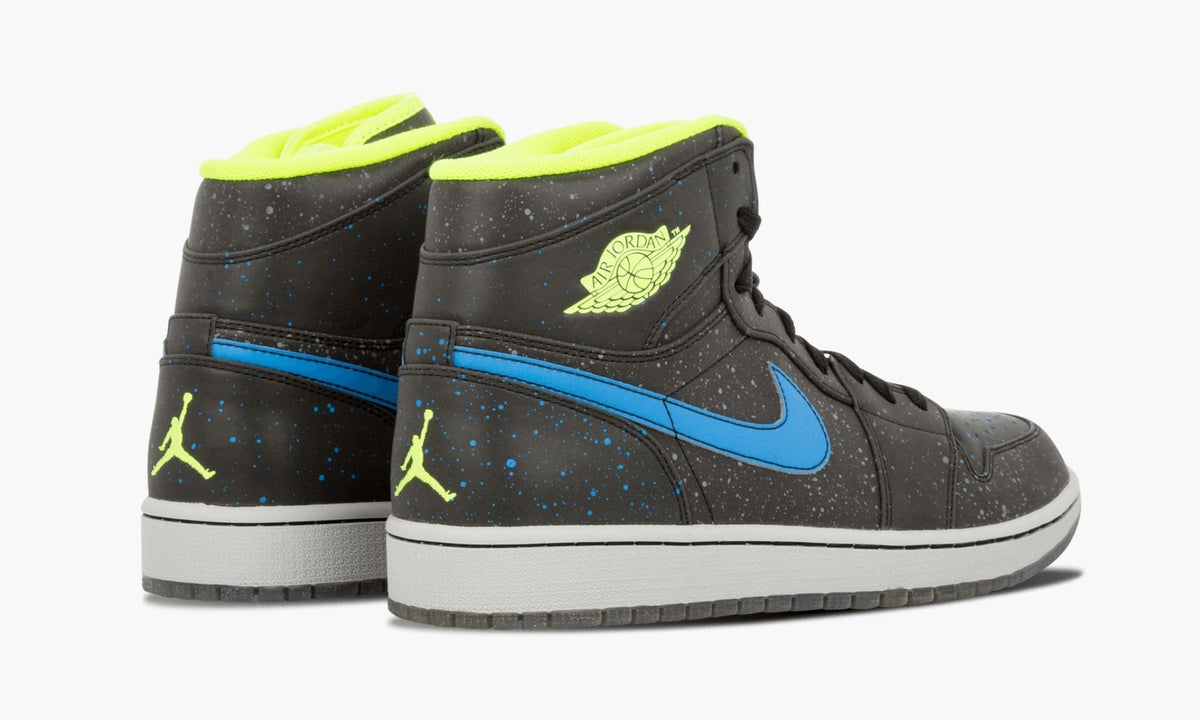 Air Jordan 1 Retro High BHM "Black History Month" - Angle View 5