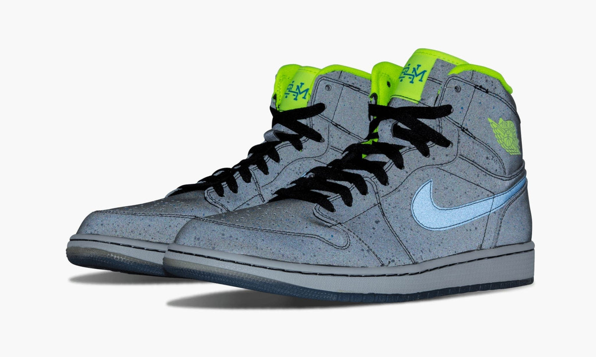 Air Jordan 1 Retro High BHM "Black History Month" - Angle View 4