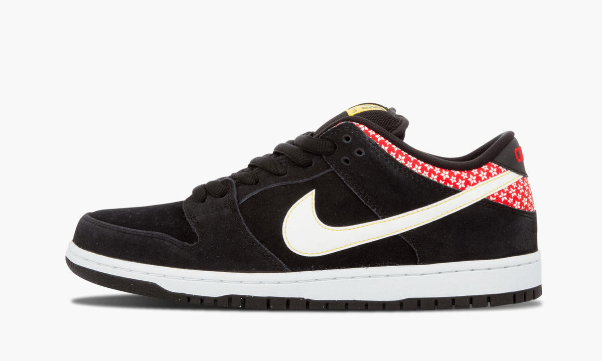 SB Dunk Low Premium "Firecracker" - View 3