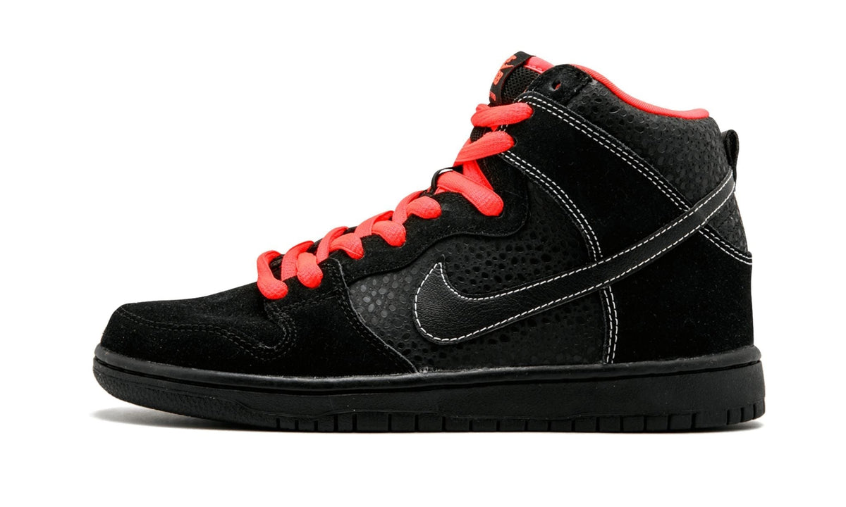 SB Dunk High Pro "Black Atomic Red" - View 1