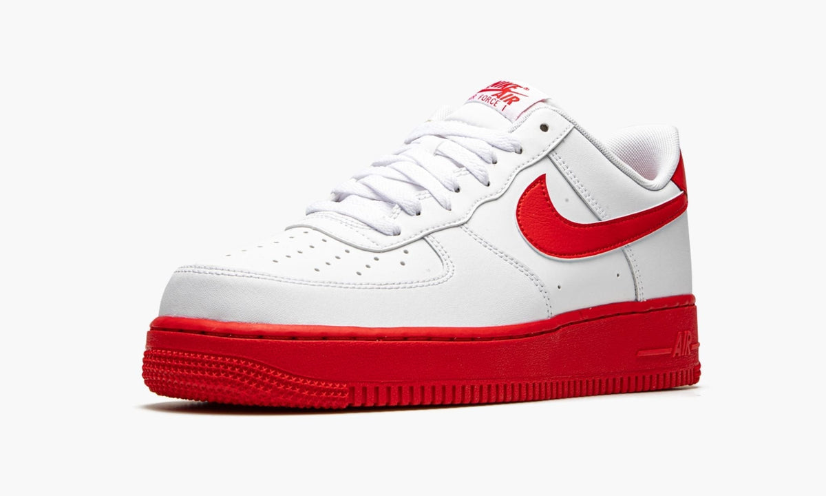 Air Force 1 Low '07 "White / University Red" - Angle View 5