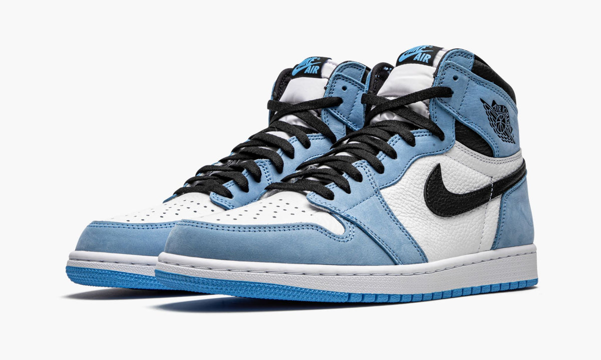 Air Jordan 1 Retro High OG "University Blue" - Angle View 3