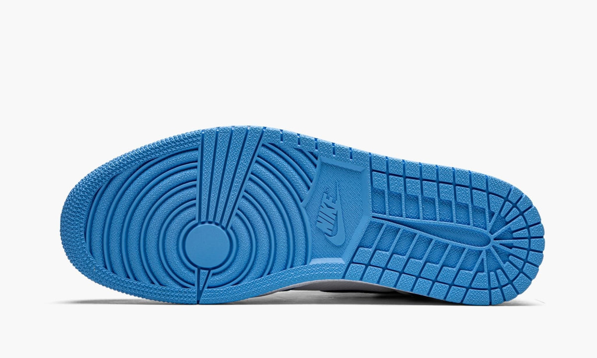 Air Jordan 1 Retro High OG "University Blue" - Angle View 6
