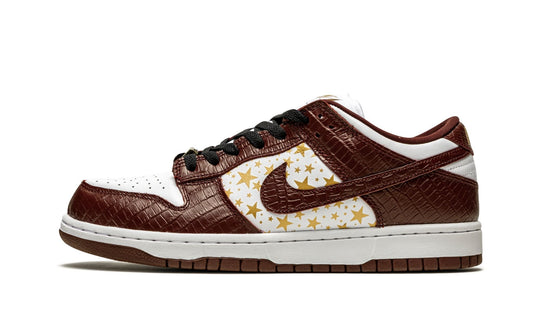 SB Dunk Low "Supreme - Stars - Barkroot Brown" - View 1