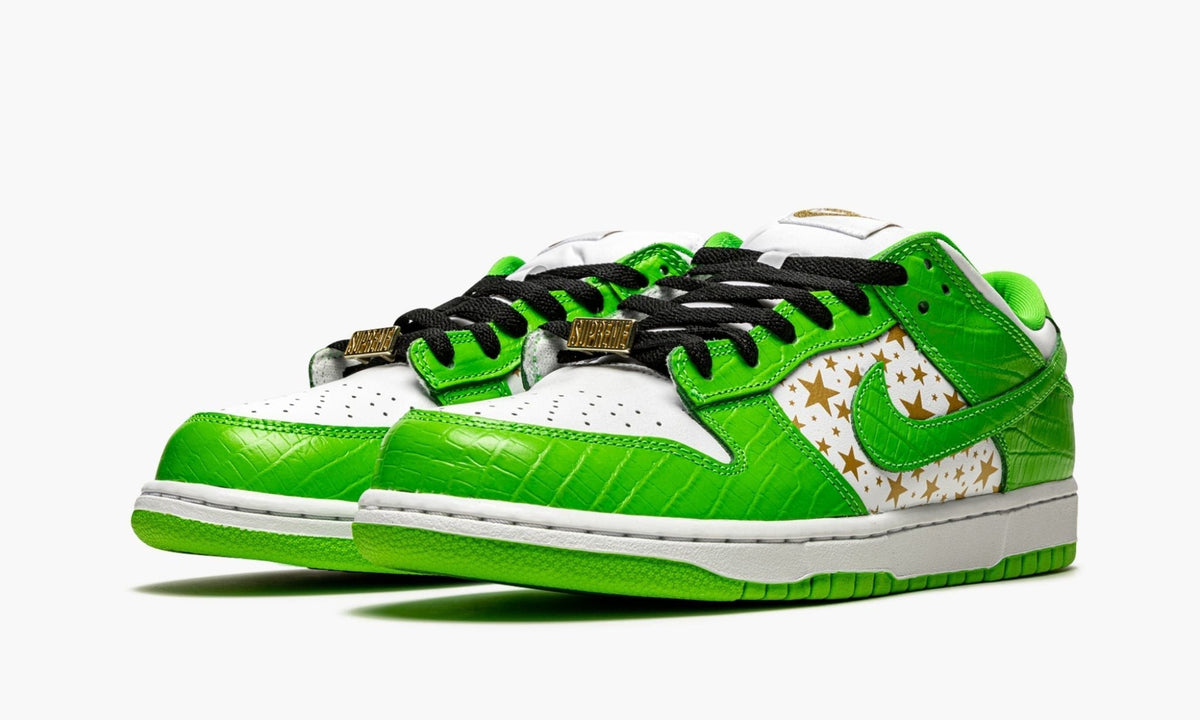 SB Dunk Low "Supreme - Stars - Mean Green" - View 3
