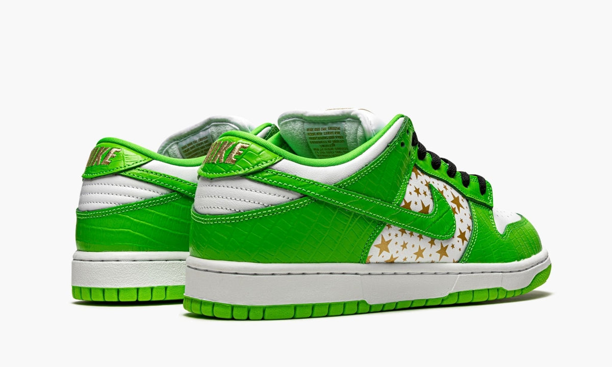 SB Dunk Low "Supreme - Stars - Mean Green" - View 4