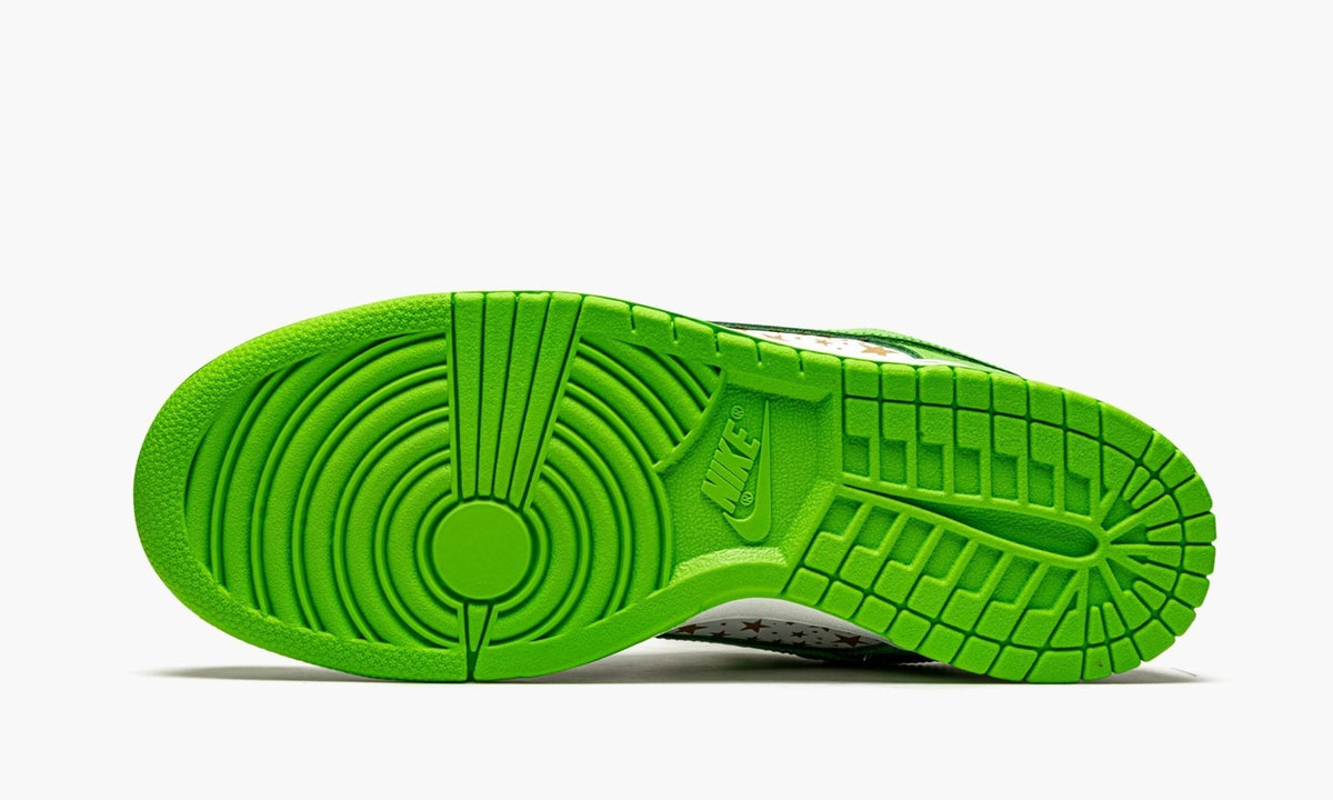 SB Dunk Low "Supreme - Stars - Mean Green" - View 6