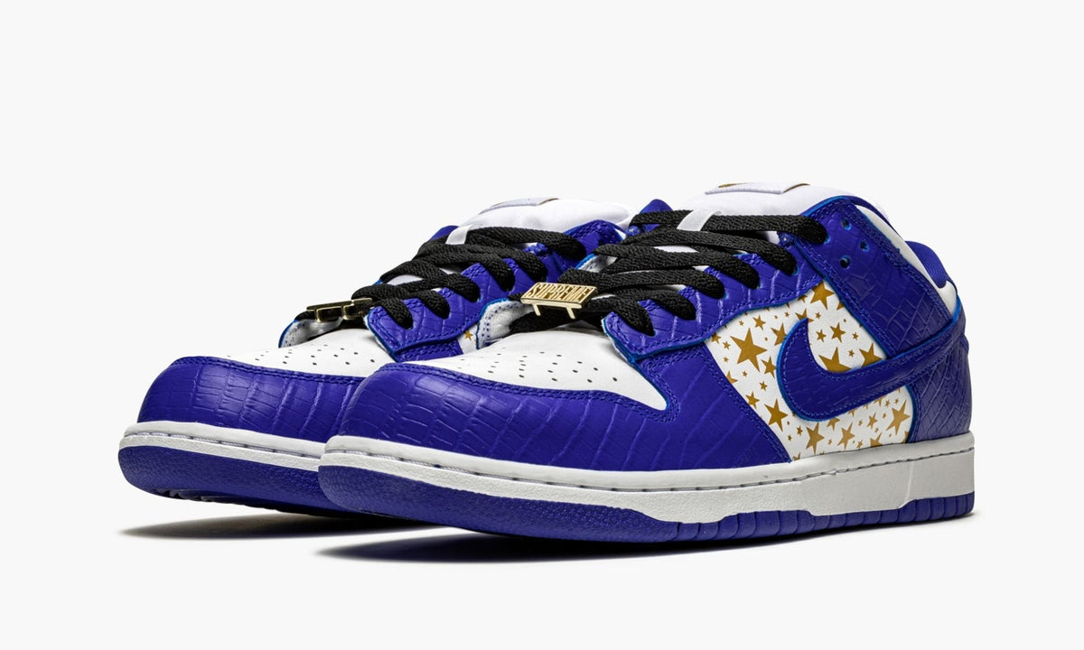 SB Dunk Low "Supreme - Stars - Hyper Blue" - View 3