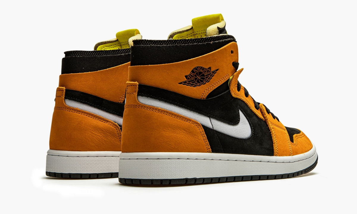 Air Jordan 1 Zoom Air CMFT "Black / Monarch" - Angle View 4