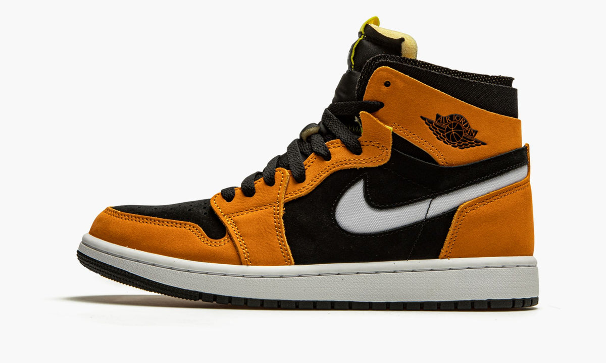 Air Jordan 1 Zoom Air CMFT "Black / Monarch" - Angle View 2
