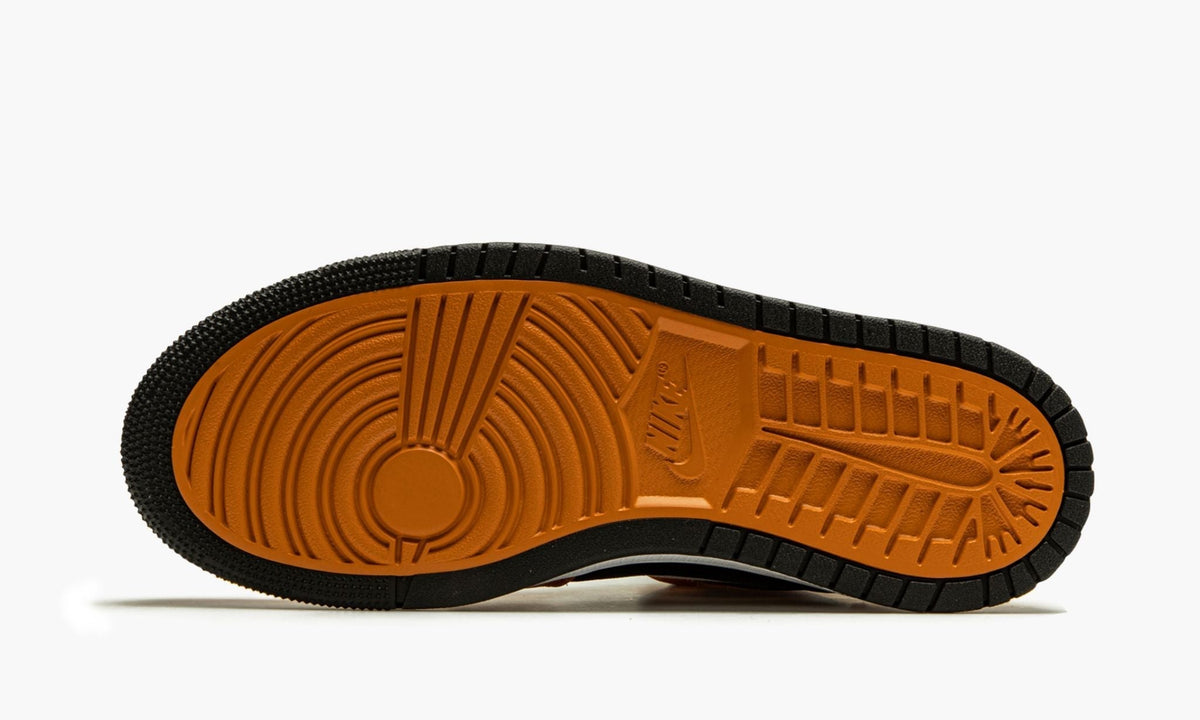 Air Jordan 1 Zoom Air CMFT "Black / Monarch" - Angle View 6