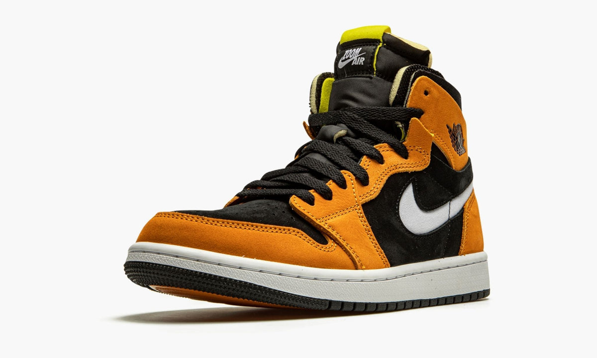 Air Jordan 1 Zoom Air CMFT "Black / Monarch" - Angle View 5