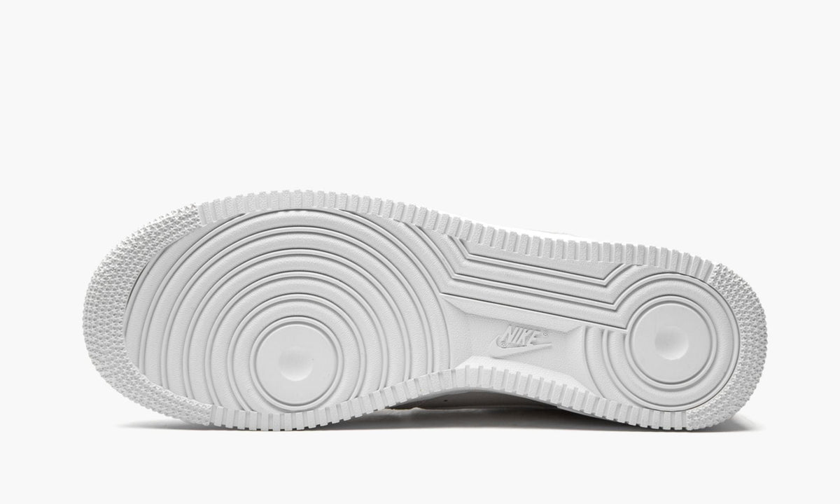 Air Force 1 Low '07 "Light Bone" - Angle View 6