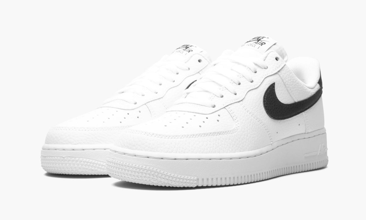 Air Force 1 Low '07 "White / Black" - Angle View 3