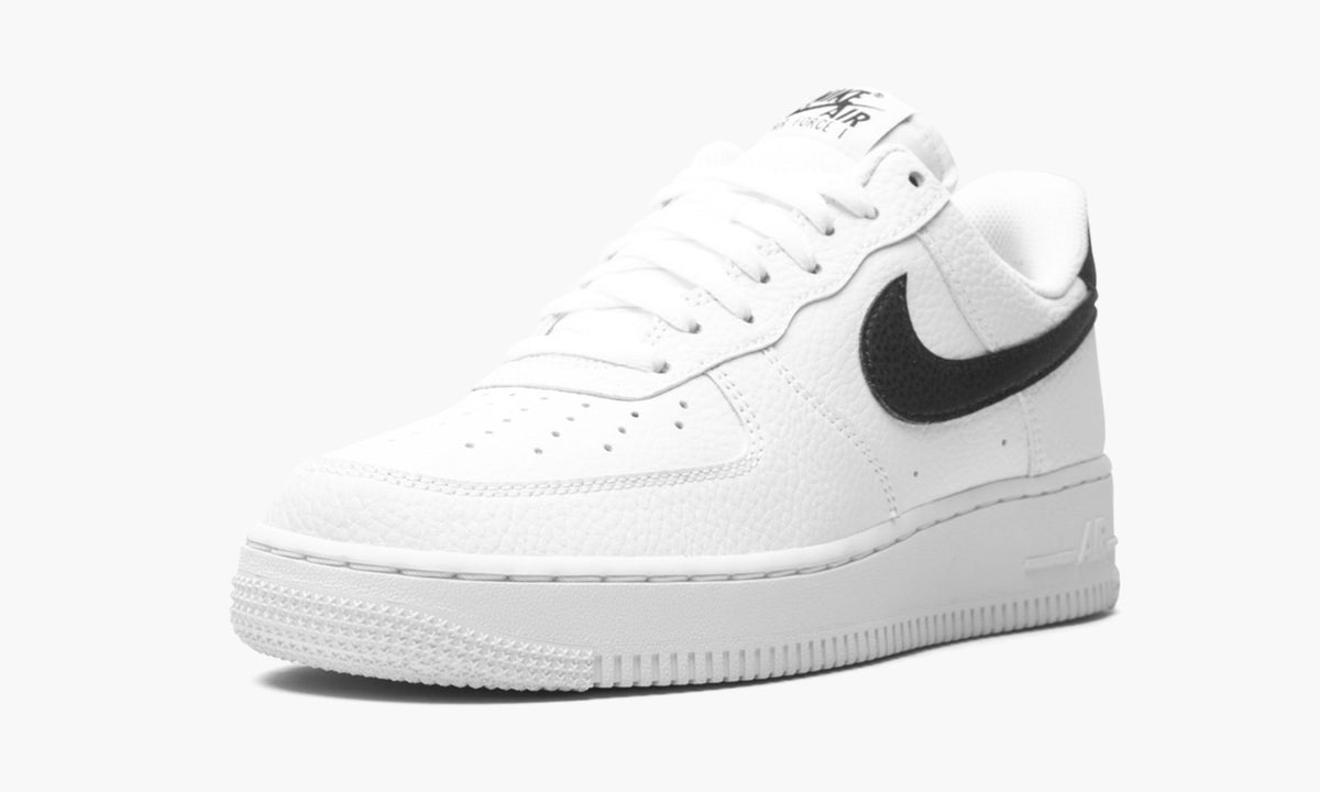 Air Force 1 Low '07 "White / Black" - Angle View 5