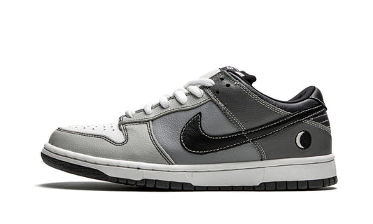 SB Dunk Low "Lunar Eclipse West" - View 1