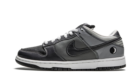 SB Dunk Low "Lunar Eclipse East" - View 1