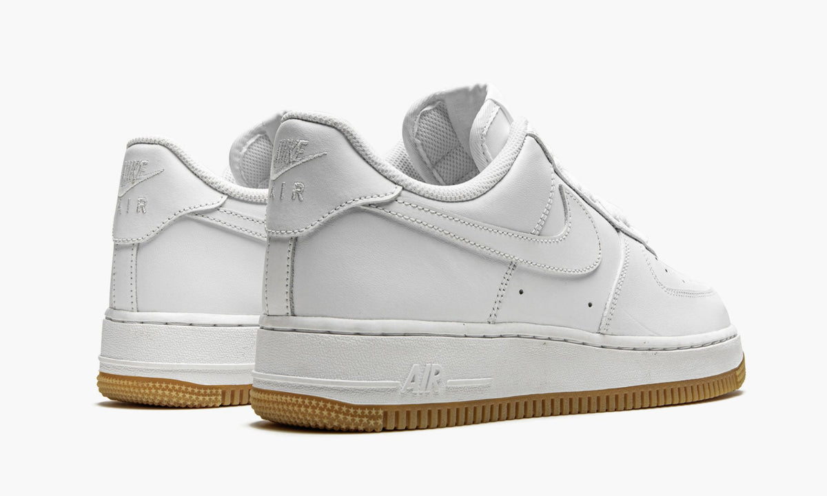 Air Force 1 Low '07 "White / Gum" - Angle View 4