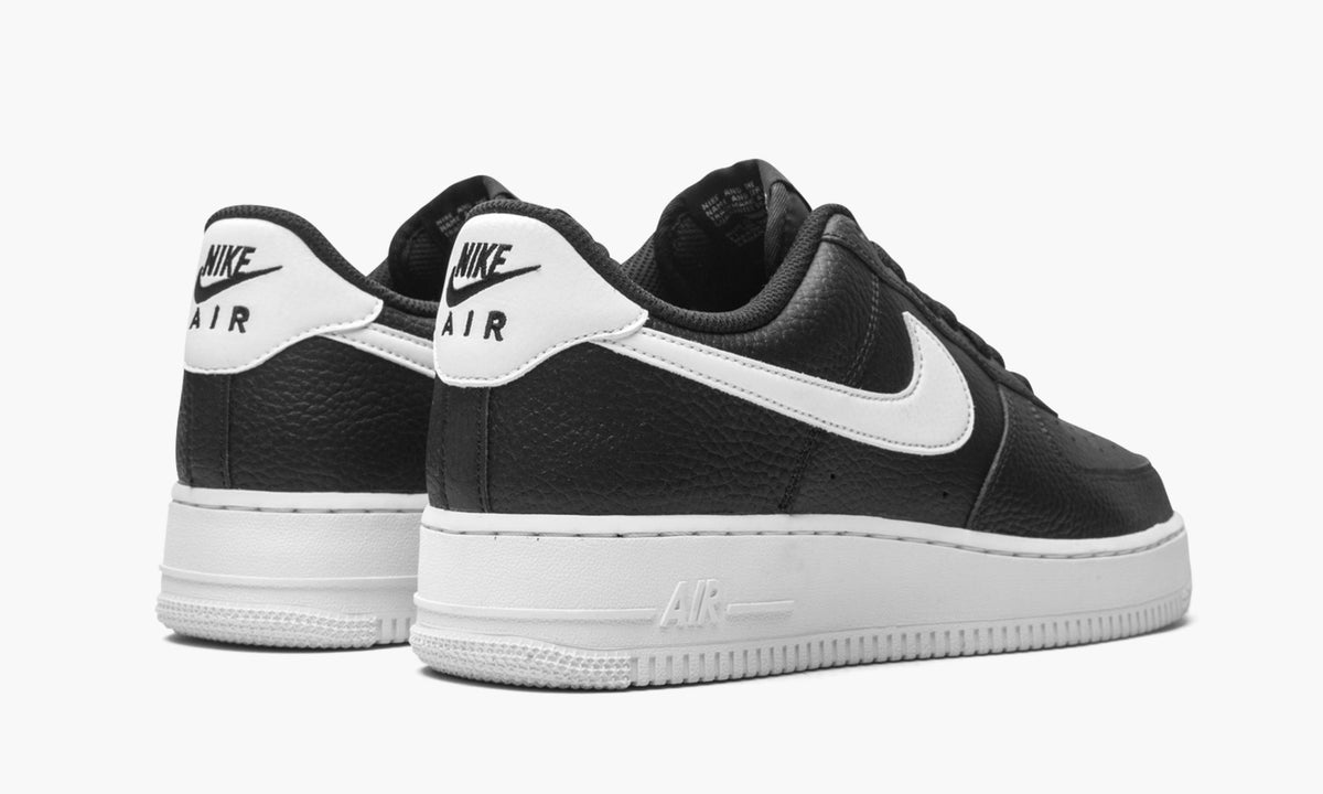Air Force 1 Low '07 "Black / White" - Angle View 4