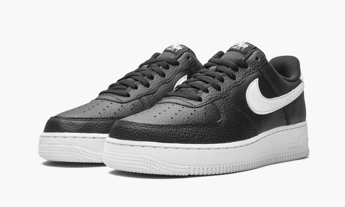 Air Force 1 Low '07 "Black / White" - Angle View 3