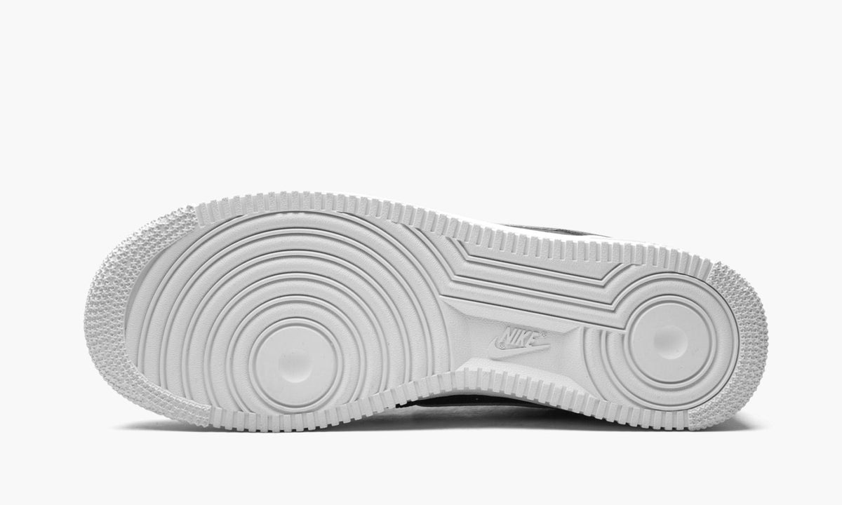 Air Force 1 Low '07 "Black / White" - Angle View 6
