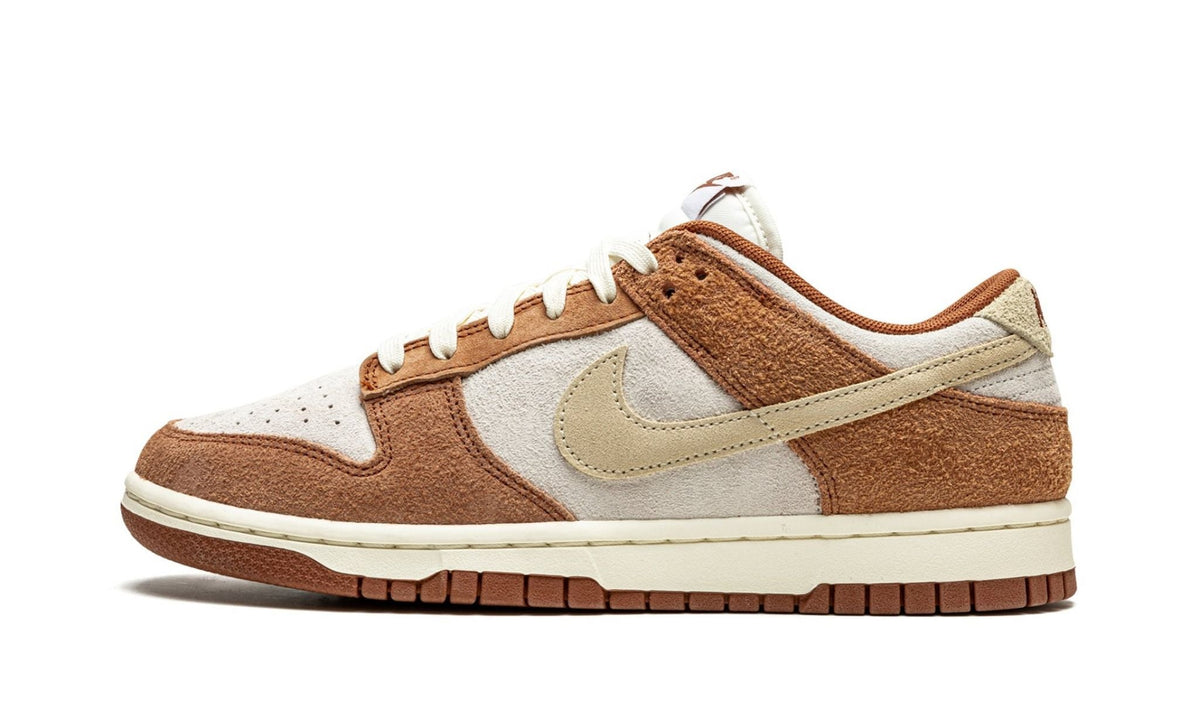 Dunk Low PRM "Medium Curry" - View 2