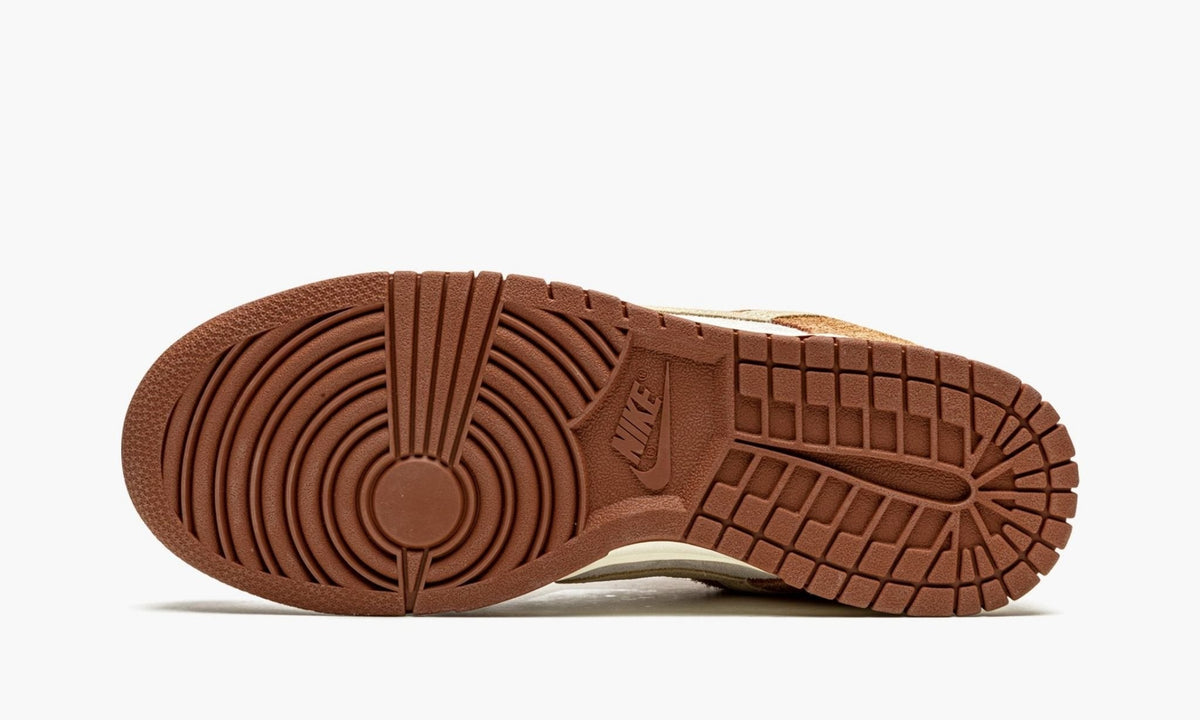 Dunk Low PRM "Medium Curry" - View 12