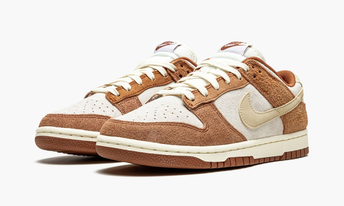 Dunk Low PRM "Medium Curry" - View 6