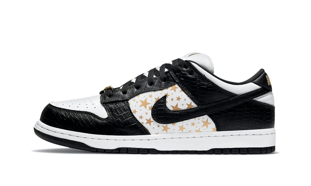 SB Dunk Low "Supreme - Stars - Black" - View 1
