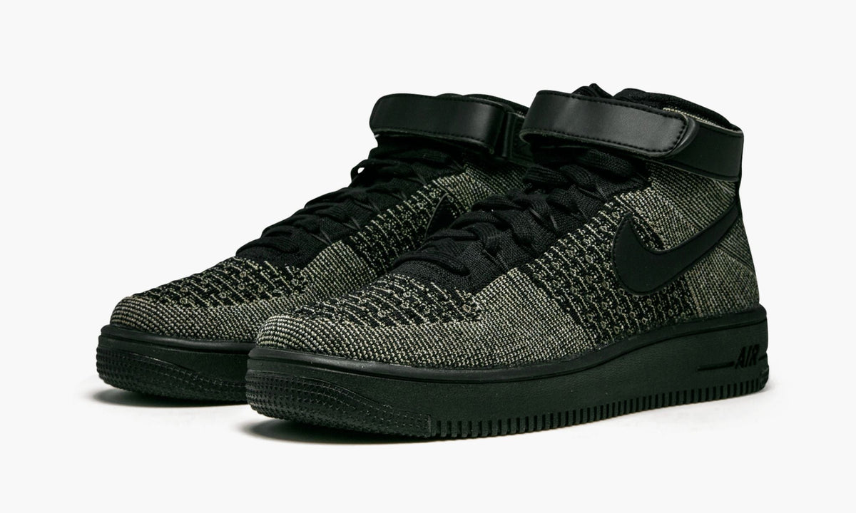 Nike AF Ultra Flyknit Mid - Angle View 3