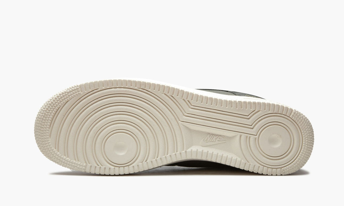 Air Force 1 Low Gore-Tex "Medium Olive" - Angle View 6